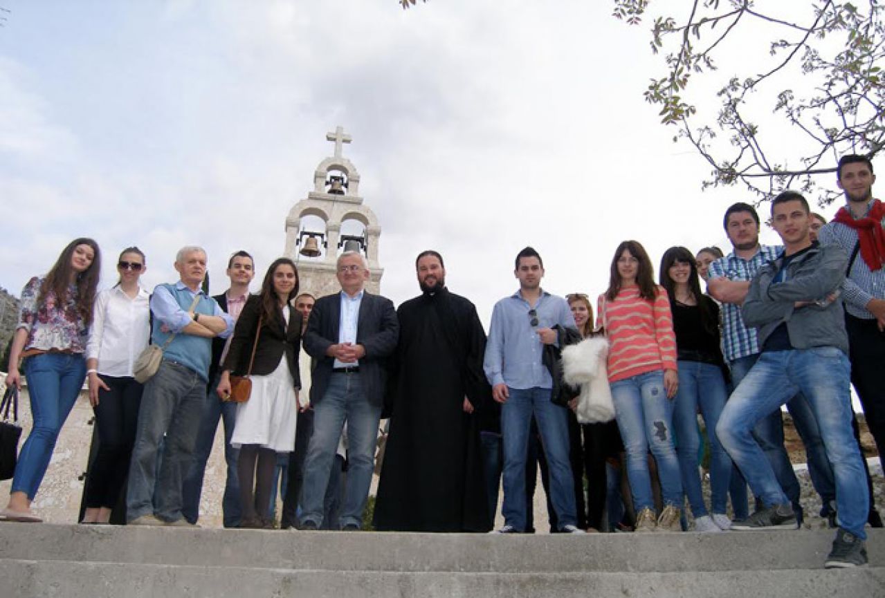 Studenti i profesori Sveučilišta u posjeti Srpskoj pravoslavnoj crkvi