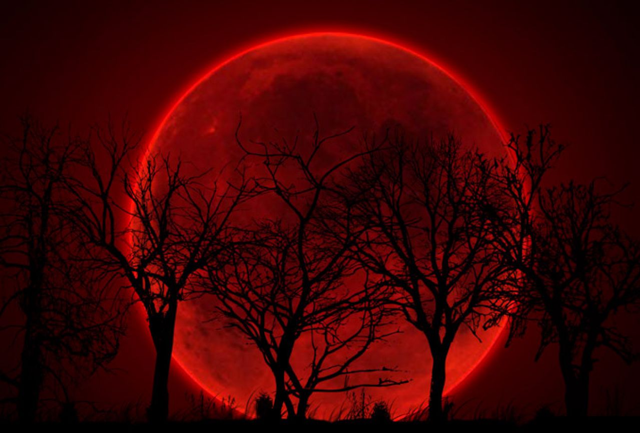 'Krvavi' Mjesec na nebu sredinom travnja
