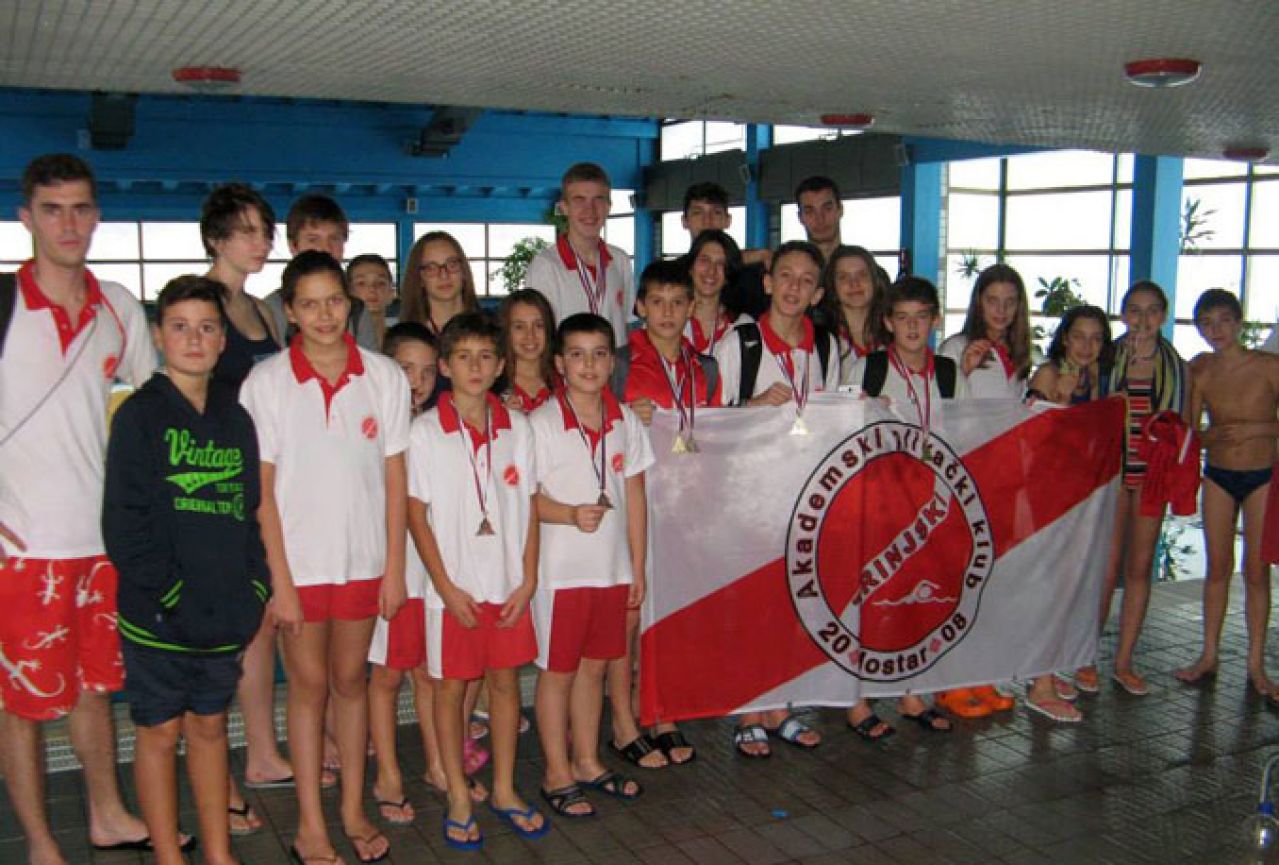 Sedamnaest medalja plivača Zrinjskog