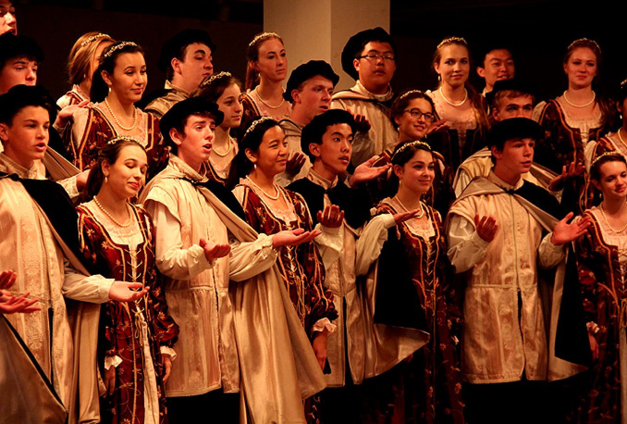 Kalifornijski zbor Mountain View High School Madrigals nastupio u Mostaru