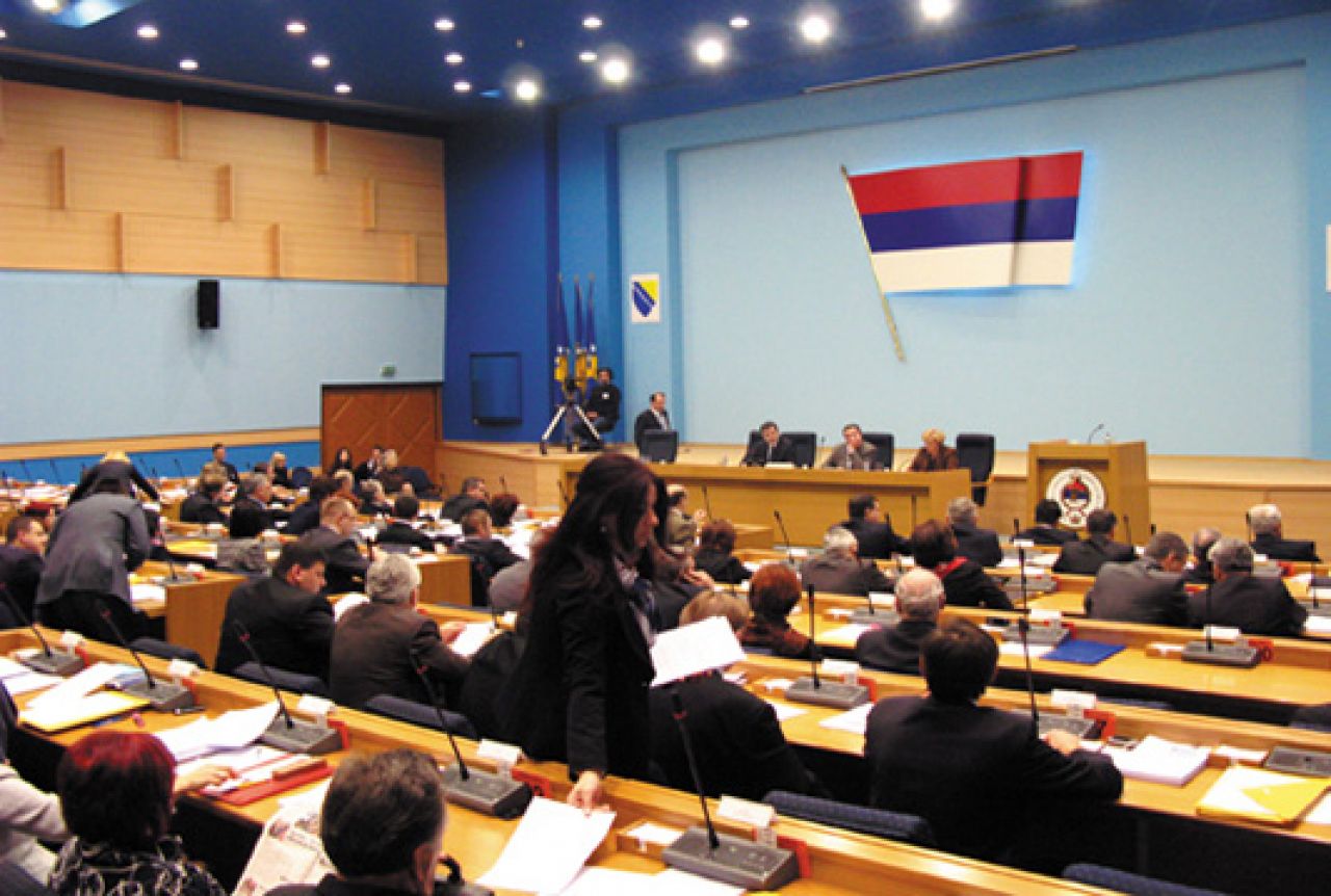 Bošnjački zastupnici napustili raspravu o Nacrtu zakona o prebivalištvu i boravištu u RS-a