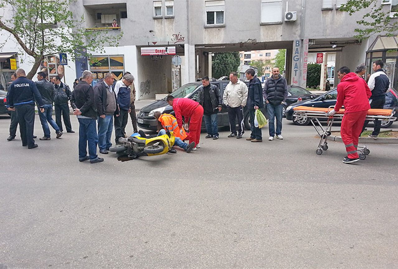 Mostar: U Splitskoj ulici sudar motocikla i putničkog automobila, jedna osoba ozlijeđena