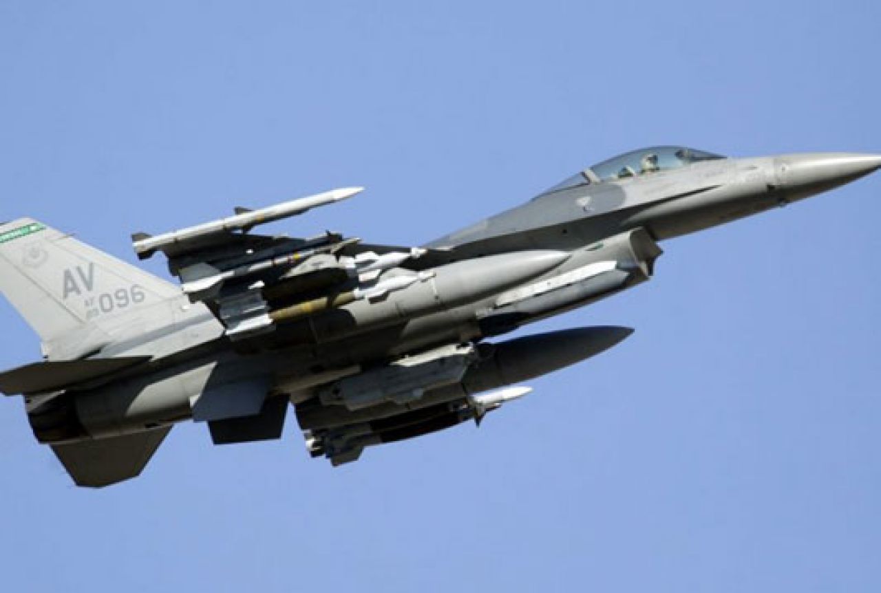 Rumunjski premijer letio u borbenom avionu F-16