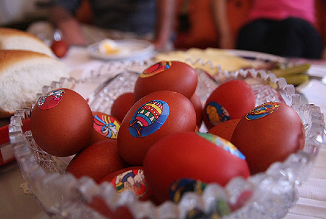 Uskrsni običaji u BiH: Bojenje jaja, ljuljanje, jede se "posvetališće"