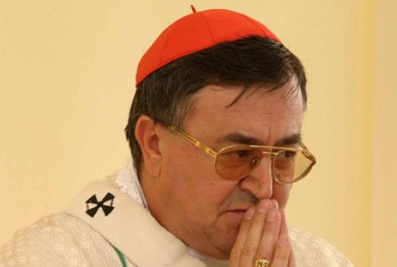 Kardinal Puljić: Neka zavlada ljubav koja zrači svjetlom uskrsnog jutra