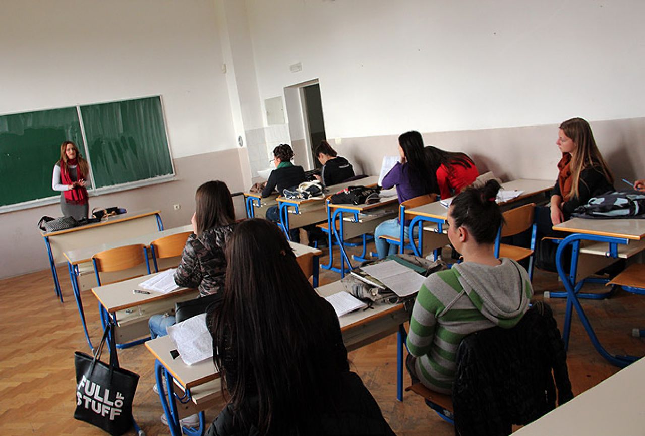 ELSA BiH: Mostarskim srednjoškolcima predstavljen projekt 'Ustavne reforme'
