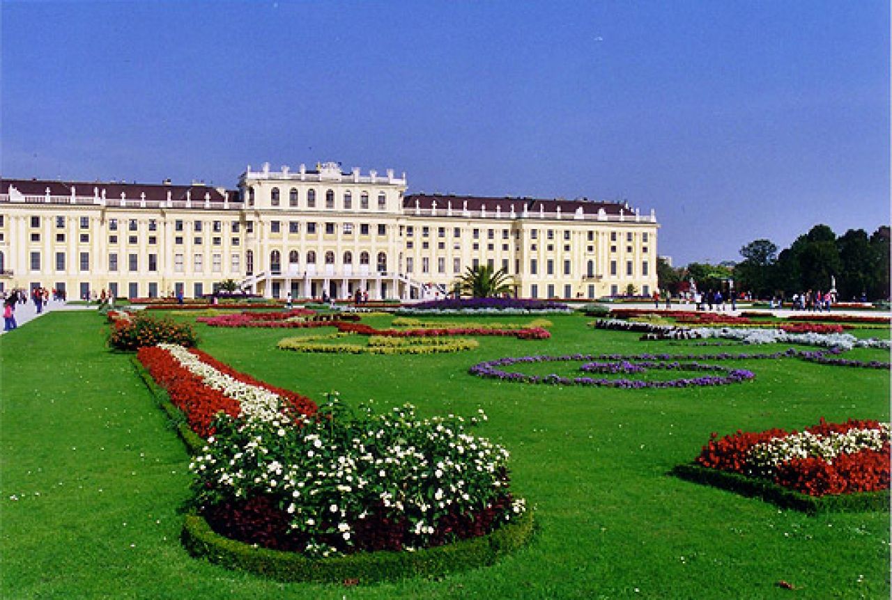 Odsad i turisti mogu noćiti u dvorcu Schönbrunn