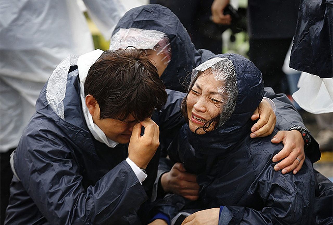 Tragedija južnokorejskog trajekta: Potvrđena smrt 104 osobe