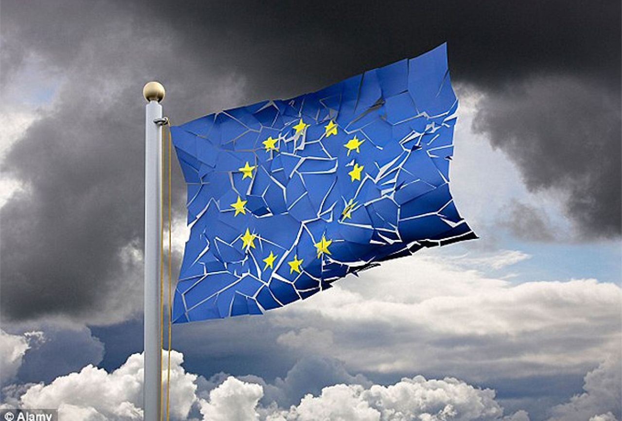 Slovenskih 10 godina u EU: Od euforije do nesigurnosti