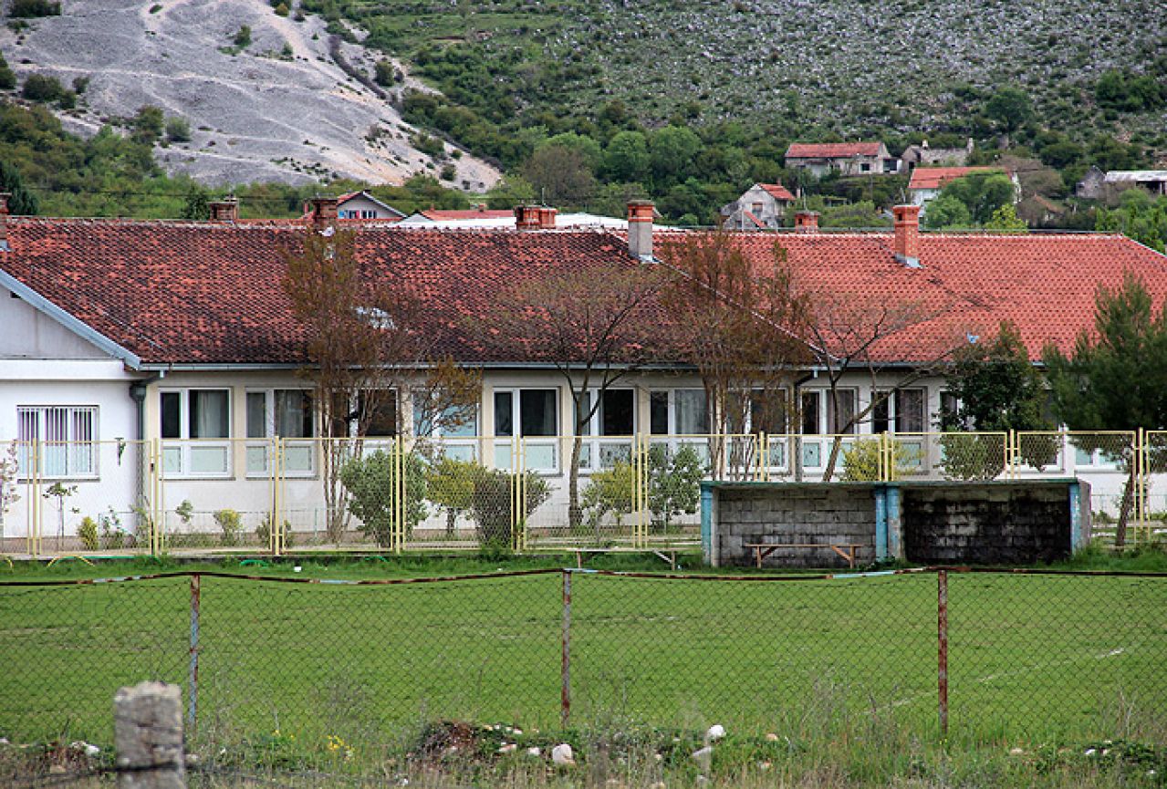 Mostar: Provale u školu i obiteljske kuće, privedene četiri osobe
