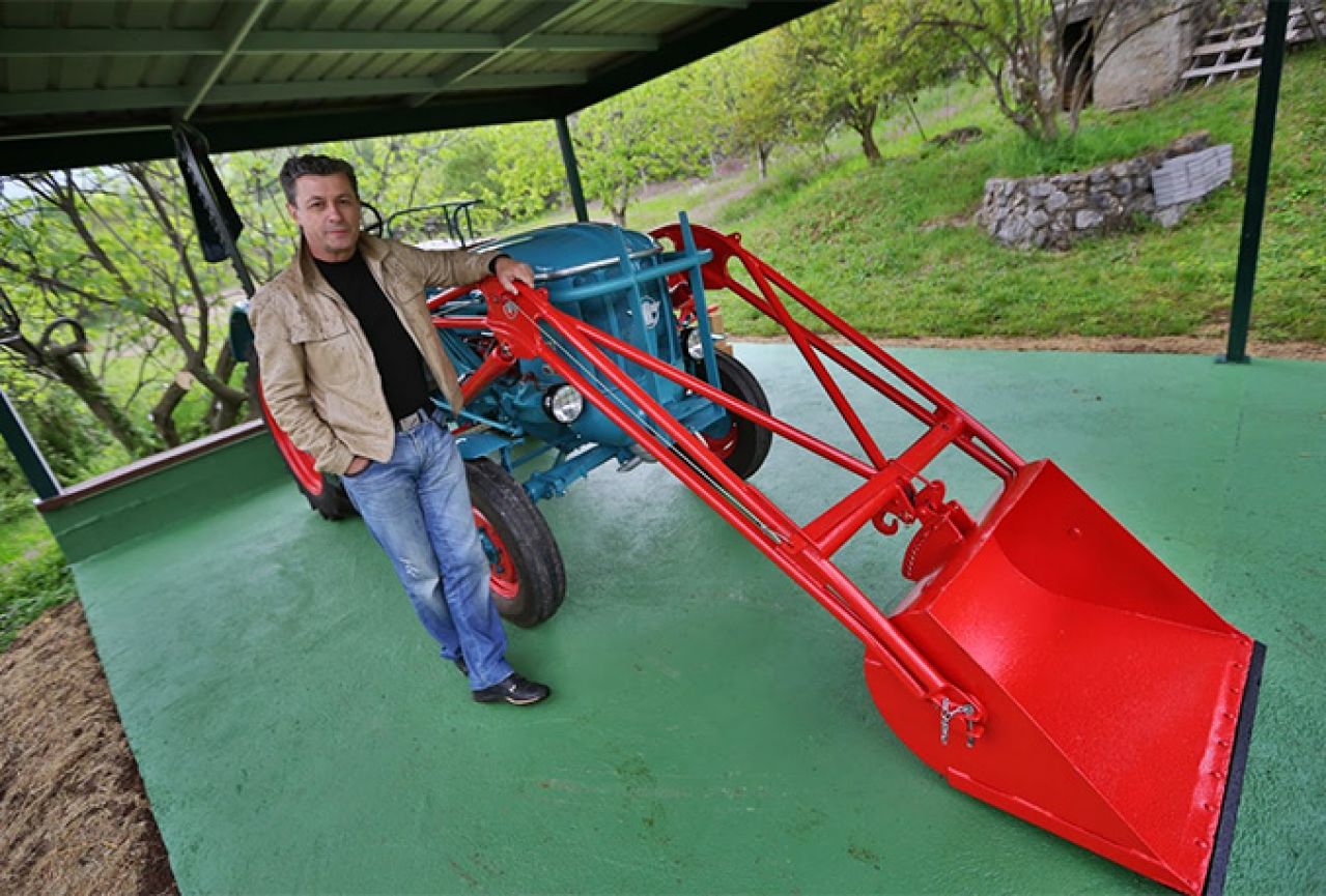 Mostarac traktor star 54 godine pretvorio u muzejski izložak