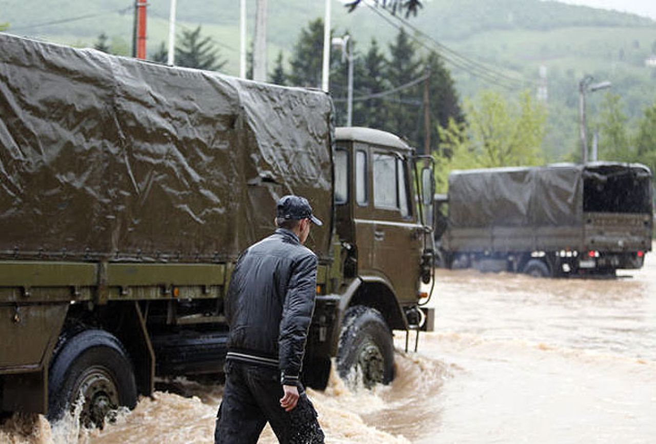 Predsjedništvo BiH diglo svu vojsku za obranu od poplava