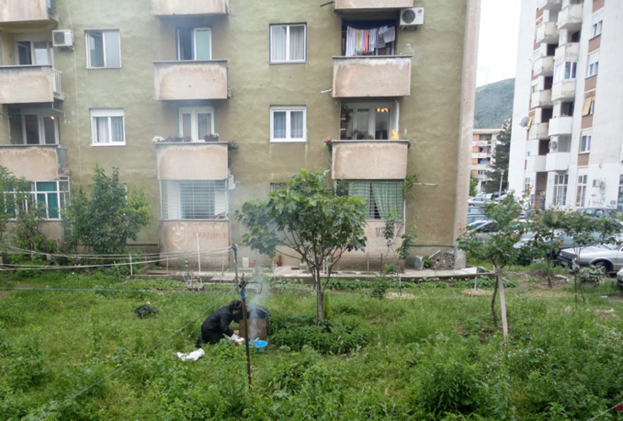 Ljudi suočeni sa golom borbom za preživljavanjem - Mostar