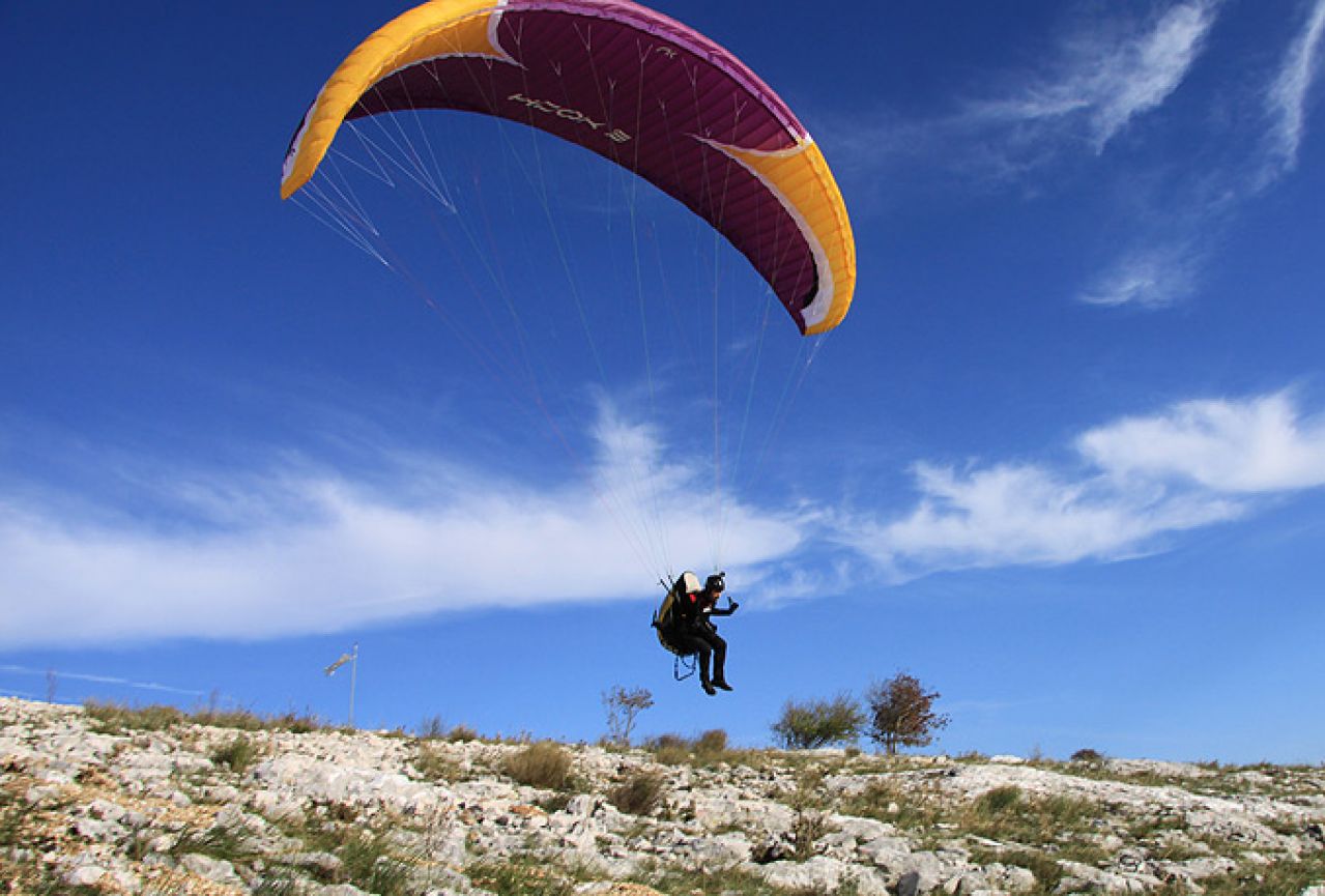 Mostarski paraglideri lete za ugrožene u poplavama