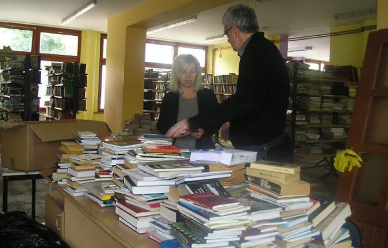 BH književnik donirao više od 300 knjiga biblioteci u Maglaju