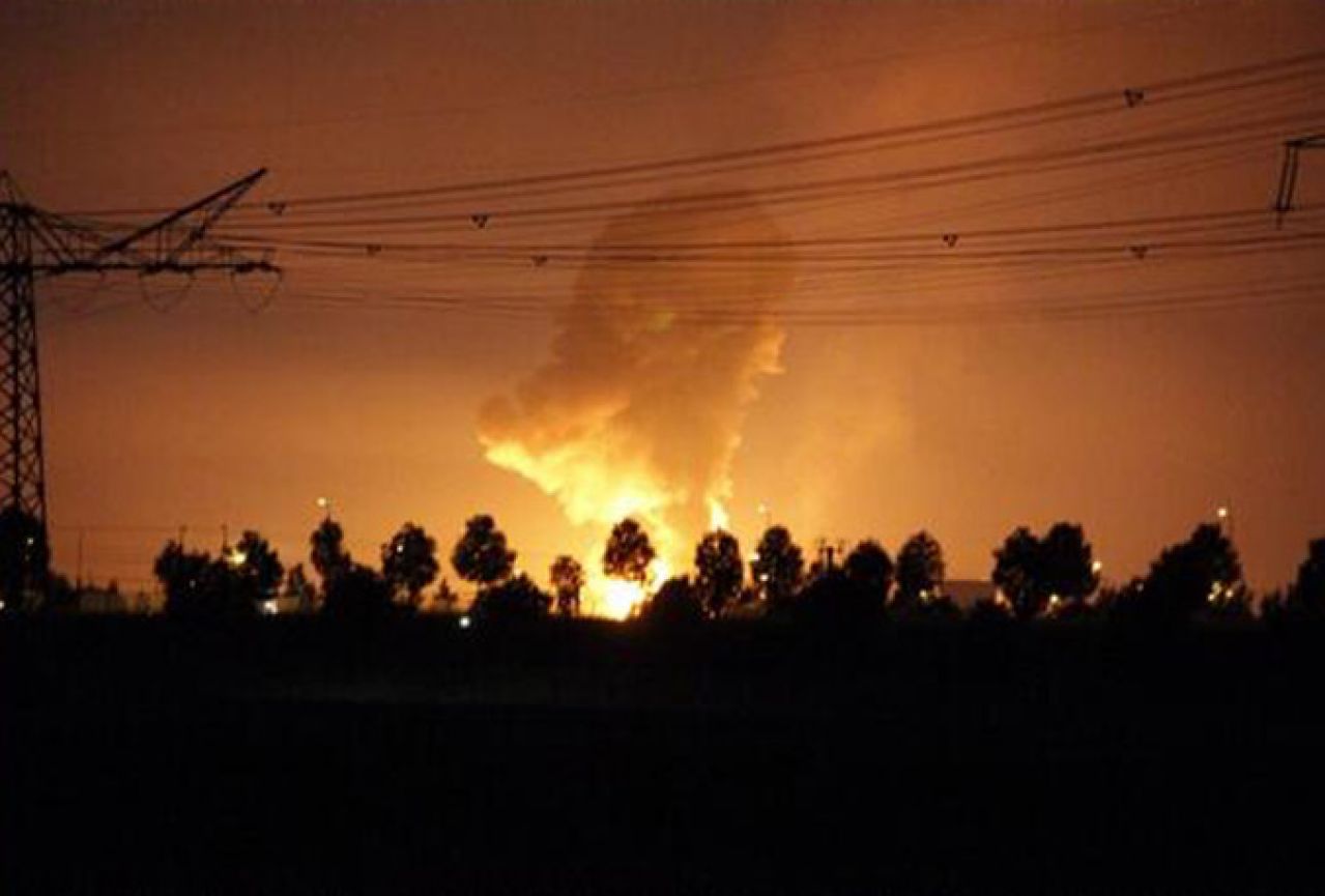 Eksplozija i požar u tvornici Shell
