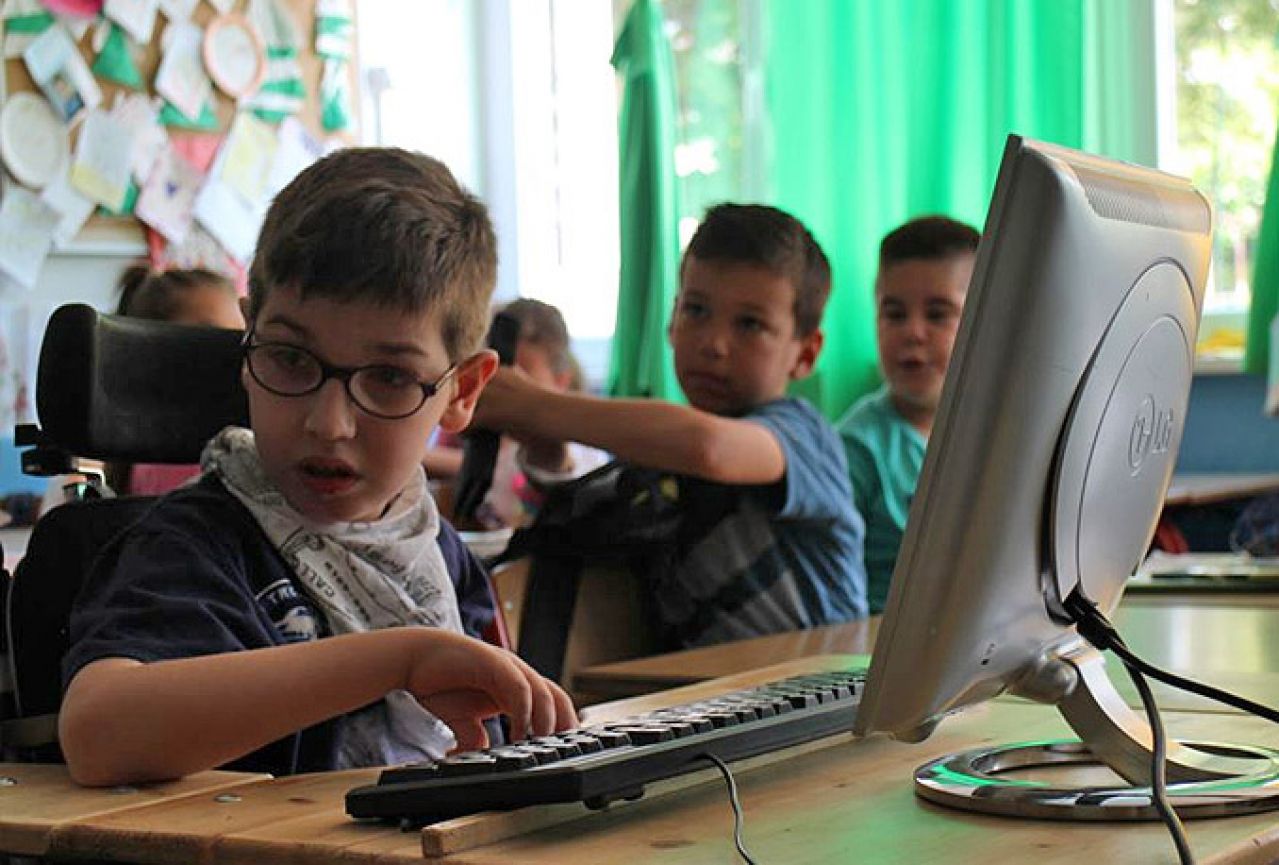 Mostar: Zbog nebrige vlasti dječak s invaliditetom mogao bi napustiti školu