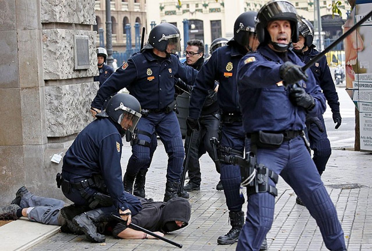 U Madridu uhićeno osam osoba osumnjičenih za regrutaciju boraca ISIL-a