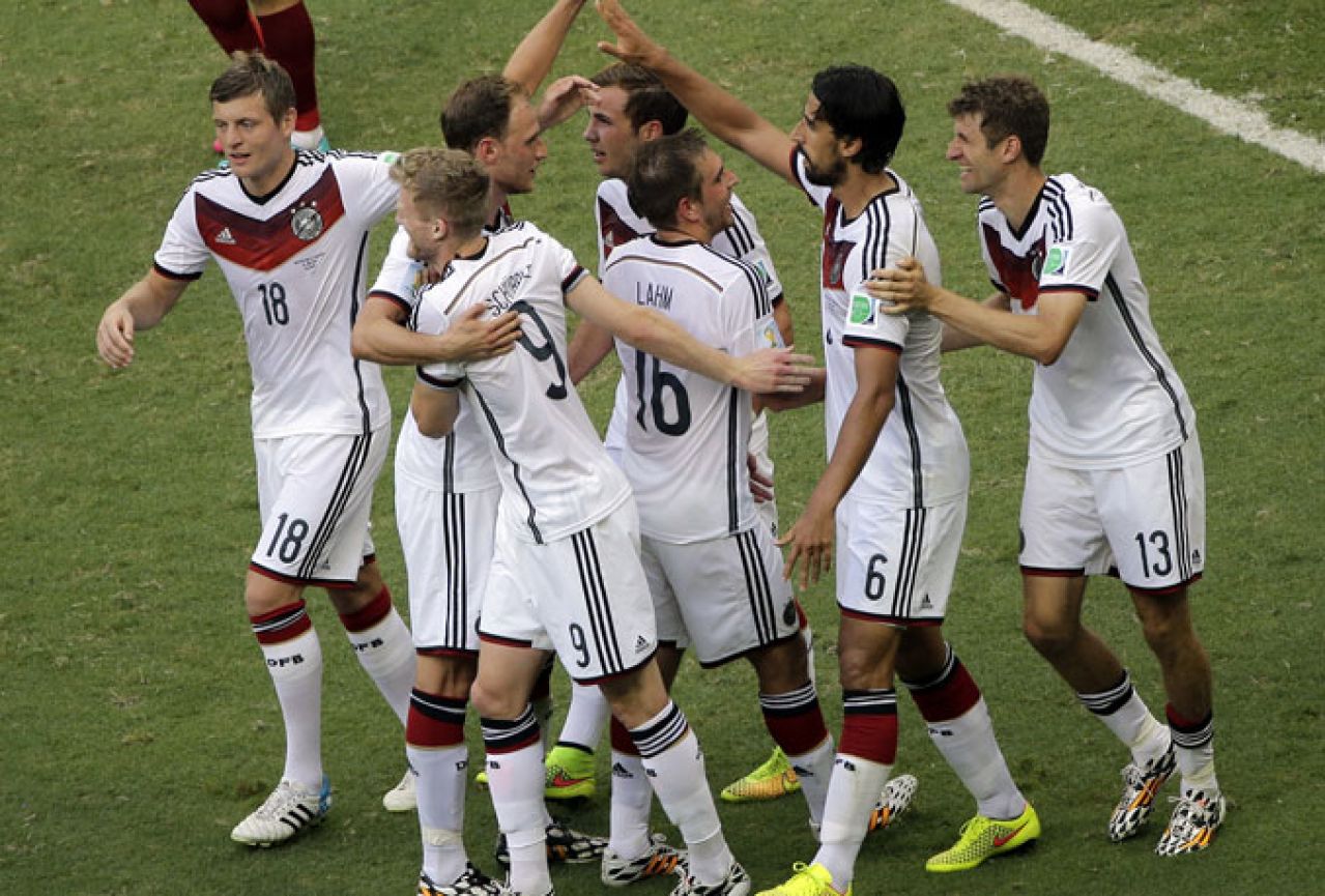 Njemačka uništila Portugalce, Müller prvi igrač s hat-trickom