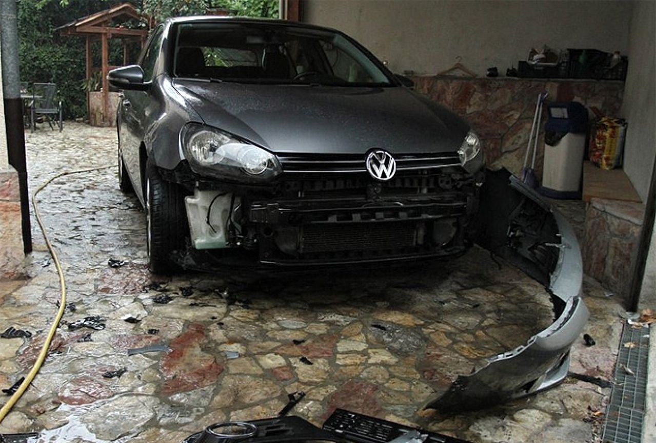 Sarajevo: Psi oštetili automobil vrijedan 25.000 KM