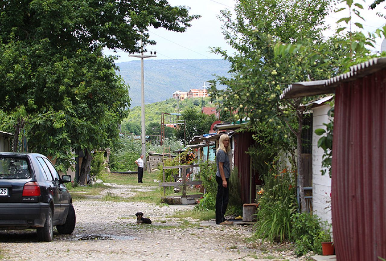 Izbjeglički kamp Tasovčići – život na marginama društva u 21. stoljeću