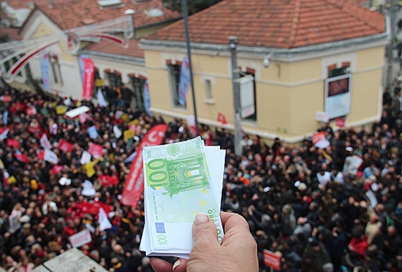 Četiri osobe iz Hercegovine u promet stavljali krivotvorene eure