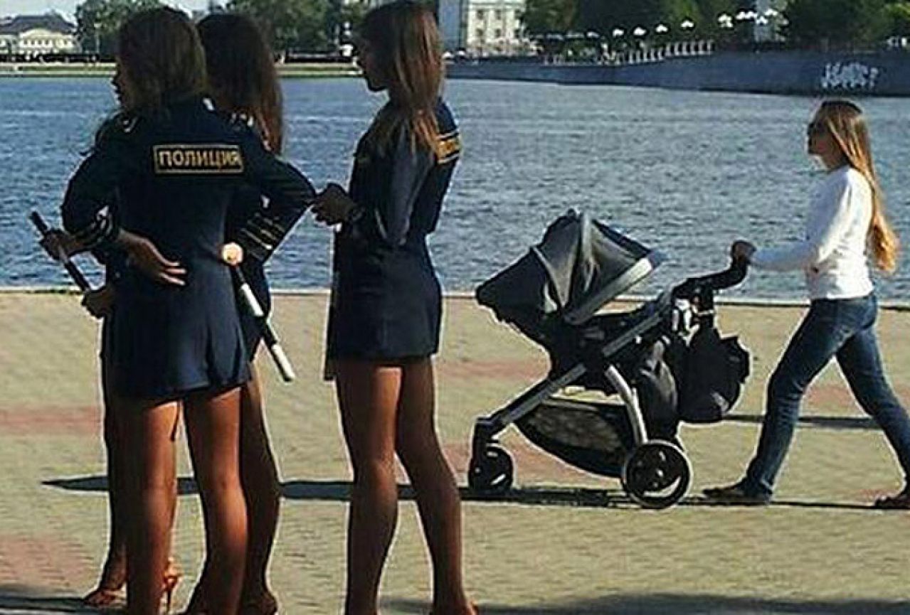 Ruske policajke nose preizazovnu uniformu