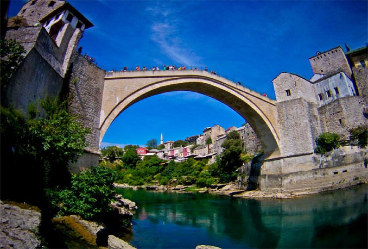 OHR traži izbore za Mostar i tri oblasti koje bi prelazile rijeku