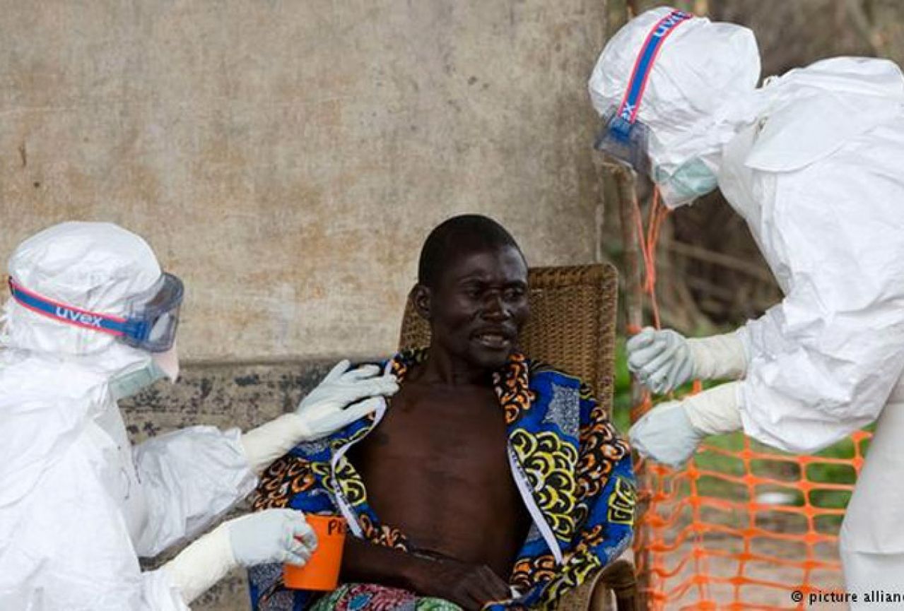 Вирус эбола заболевшие. Вирус эбола в африке. Вирус эбола в африке. Геморрагическая лихорадка эбола. Вирус эбола в африке.