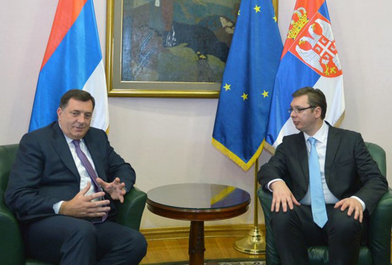 Vučić pozvao Dodika na hitne konzultacije
