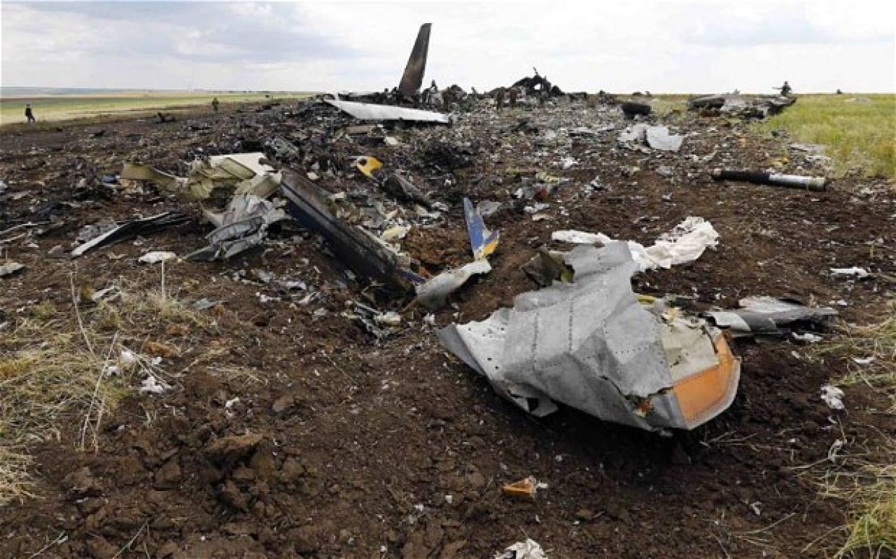 Separatisti srušili ukrajinski avion, ruska vojska na granici
