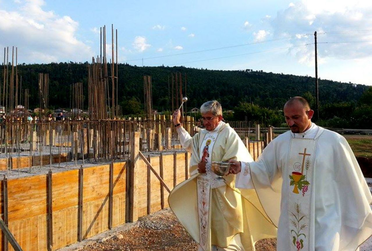 Katolički vjernici u Čapljini dobivaju još jednu crkvu - blagoslovljeni temelji na Modriču