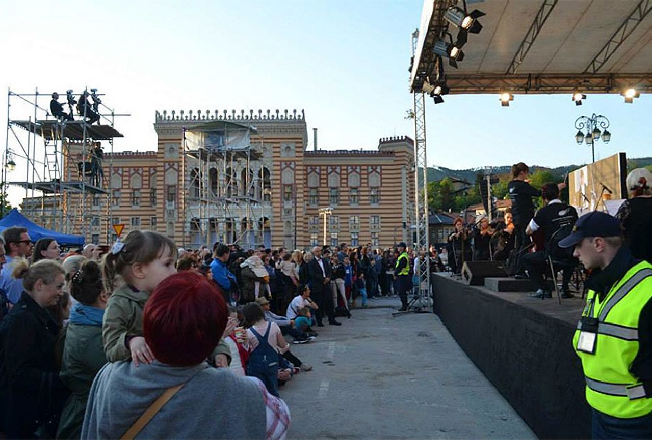 Sarajevsku vijećnicu posjetilo četiri tisuće građana