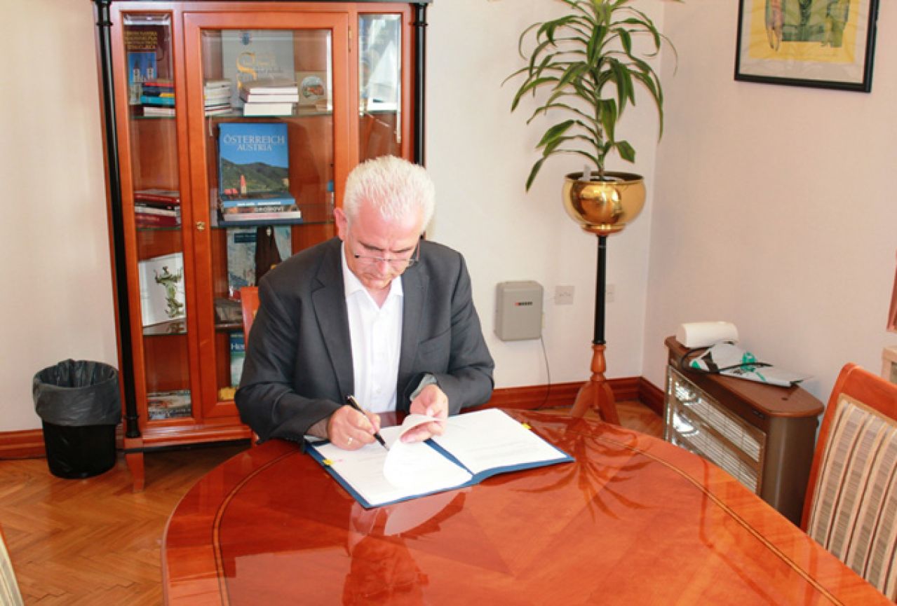 Budimir potpisao sporazum o grantu za izgradnju postrojenja za prečišćavanje otpadnih voda u Mostaru