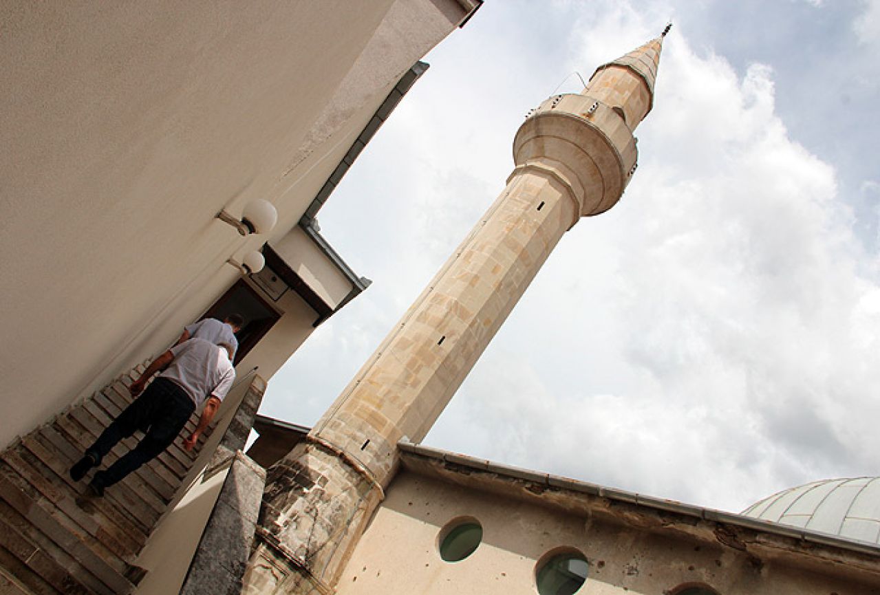 Tijekom nevremena, munja pogodila džamiju u središtu Mostara