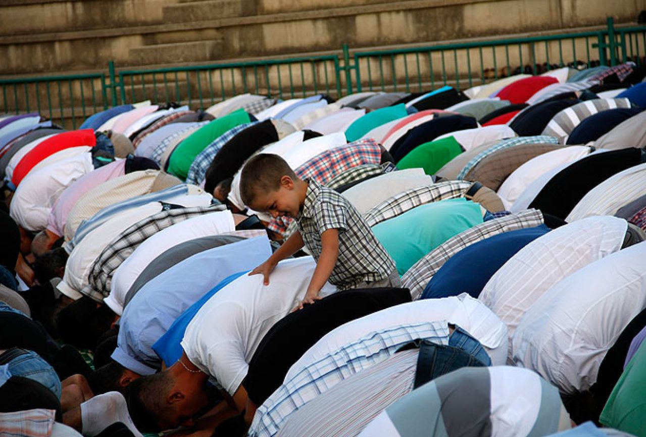Muslimani u BiH i širom svijeta sutra dočekuju Ramazanski Bajram
