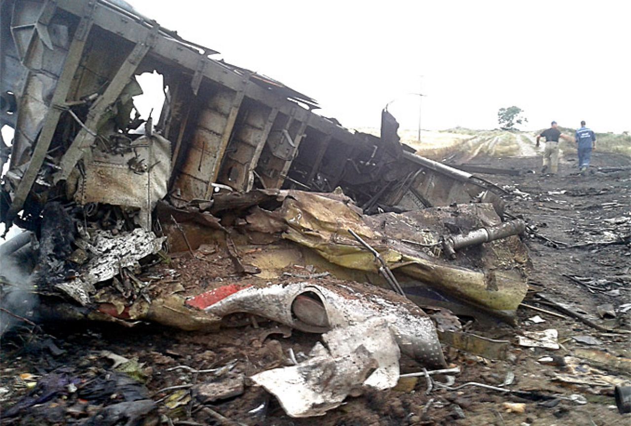  MH17 se srušio zbog 'velike eksplozivne dekompresije'