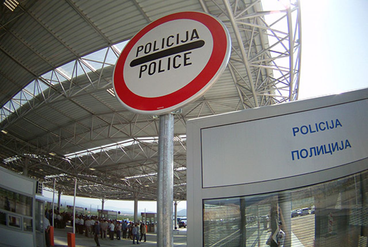 Splitski policajac optužen da je ''ilegalce'' prebacivao preko granice s BiH