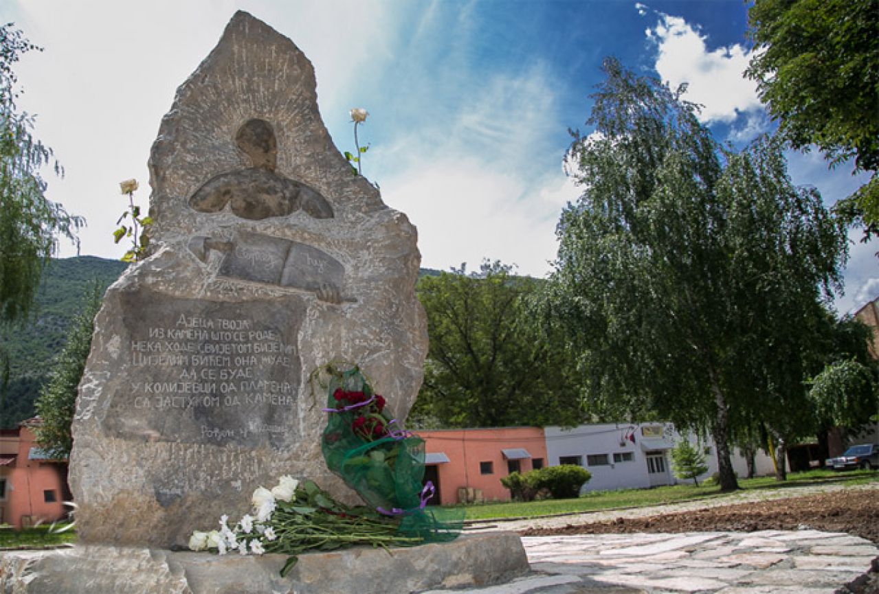 U Ljubinju svečano otkriven spomenik kulture pjesniku i redatelju Sergeju Ćuku