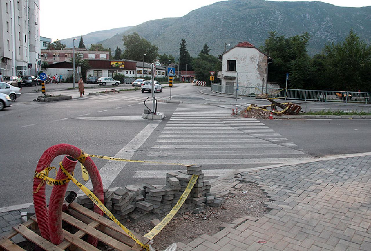 Mostar: Vrh Avenije dobiva novi semafor
