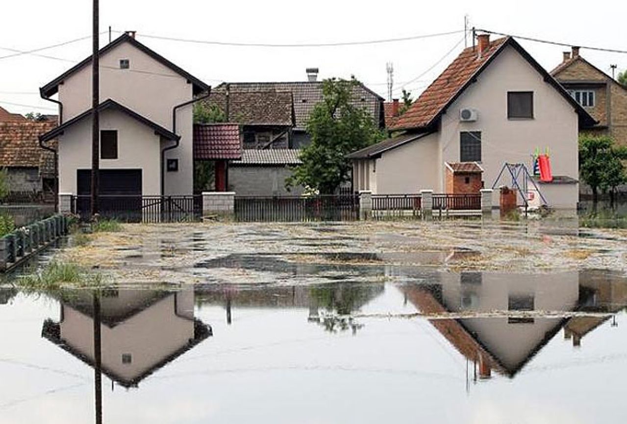 Tri i pol milijuna maraka za obnovu poplavljenih kuća u Posavini