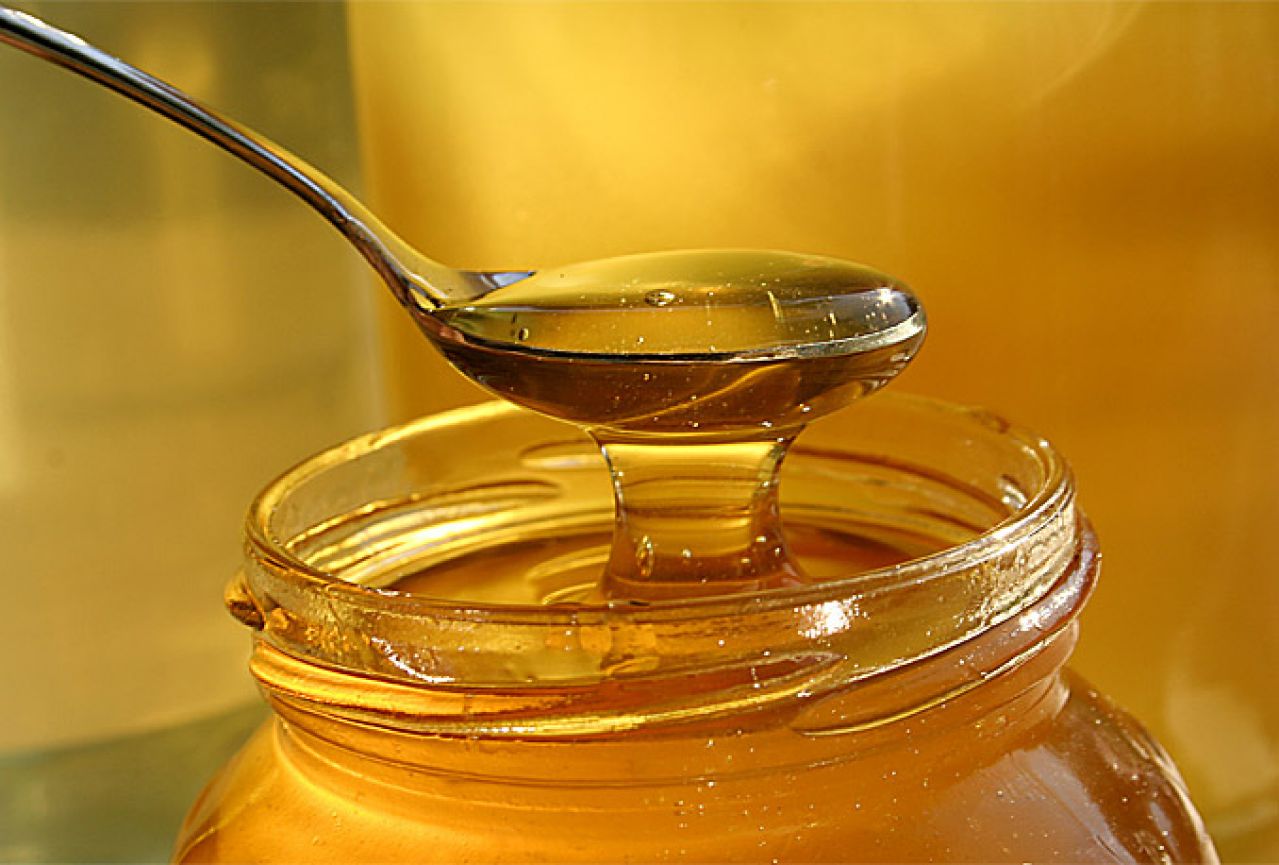 Pet zdravstvenih prednosti meda