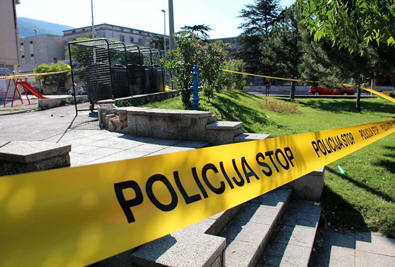 Mostar: Posvađali se u parku, pa ga udario betonskim blokom