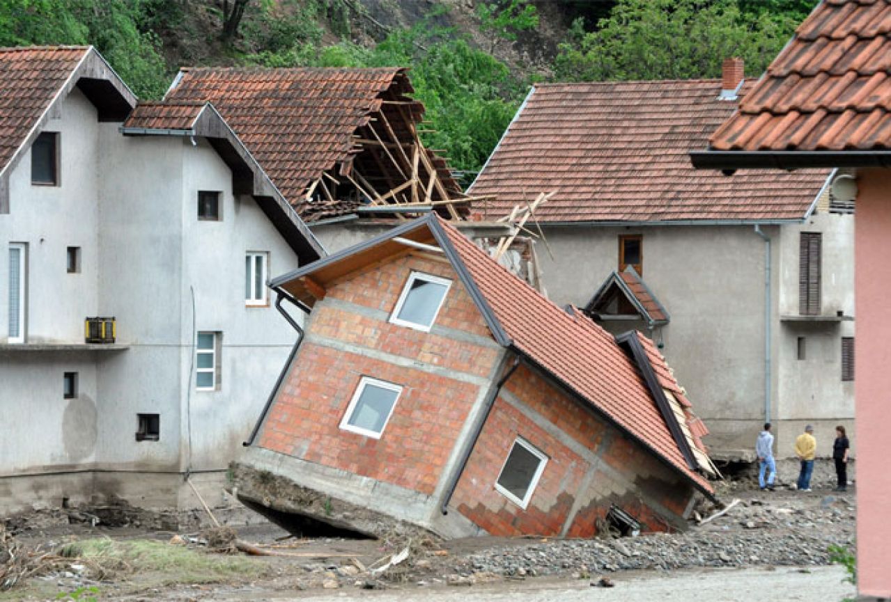 EU planira osigurati krov nad glavom za 14.000 ljudi koji su pogođeni poplavama