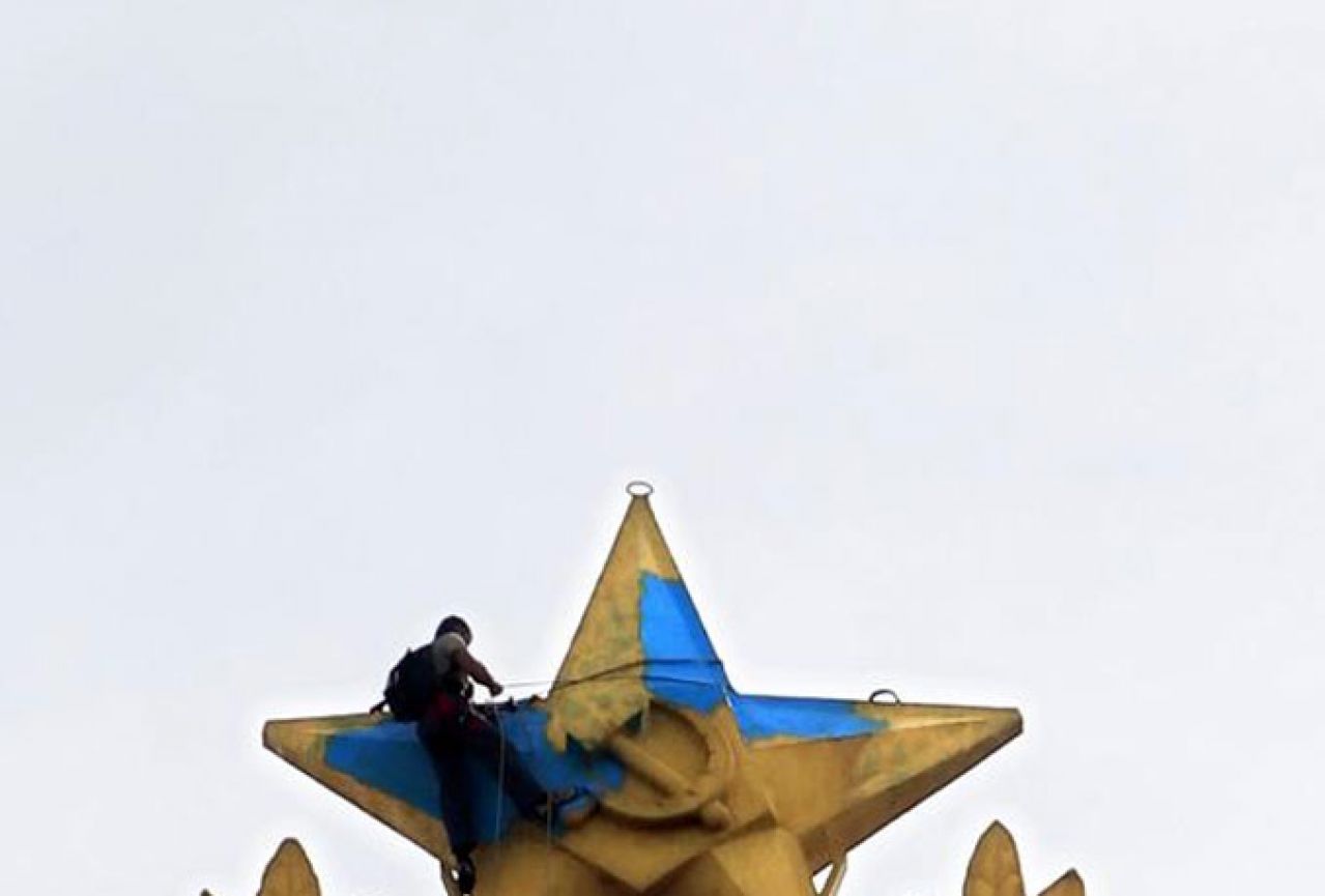 Najpoznatiju rusku zvijezdu obojili u ukrajinske boje