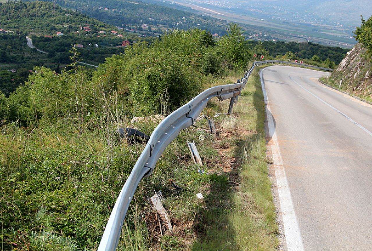 Nesreća na cesti Mostar - Stolac, dvije osobe ozlijeđene