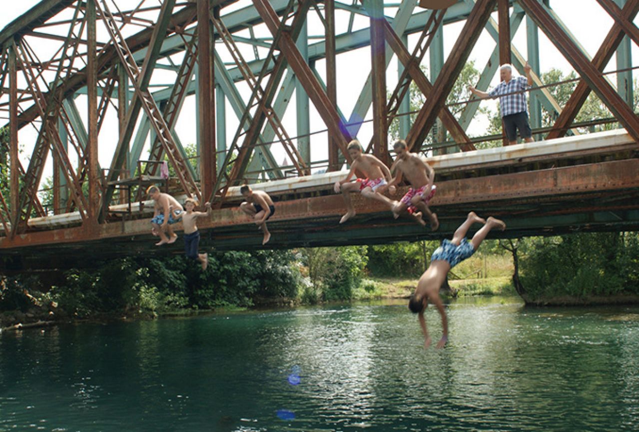 U Čapljini u subotu, 23. kolovoza, skokovi sa željezničkog mosta