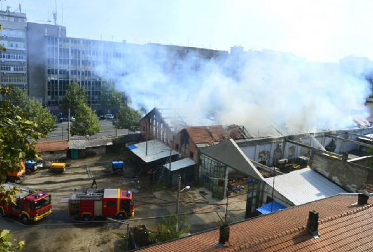 Izgorio tržni centar u Beogradu