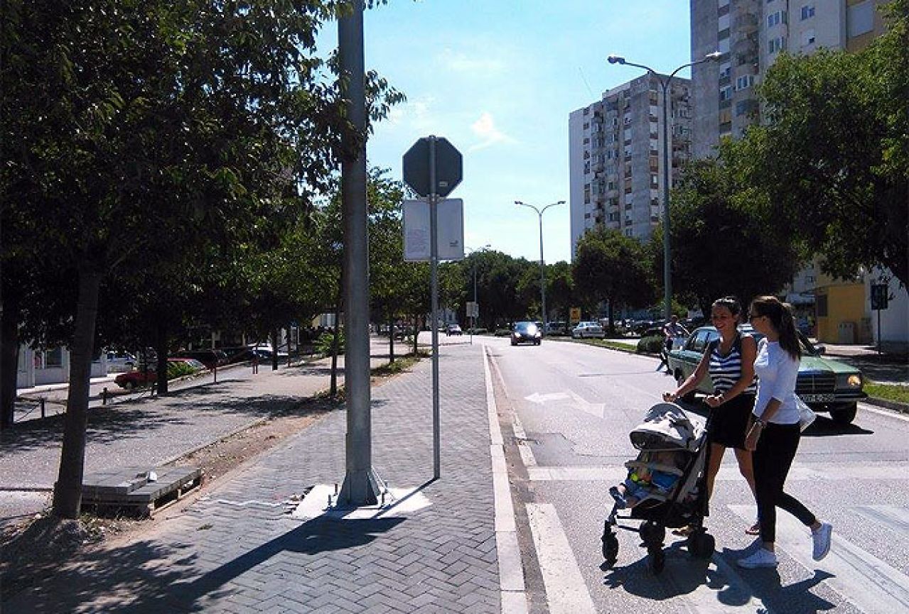 Rješavaju problem stvarajući novi: Kako se u Mostaru 'sadi' semafor?