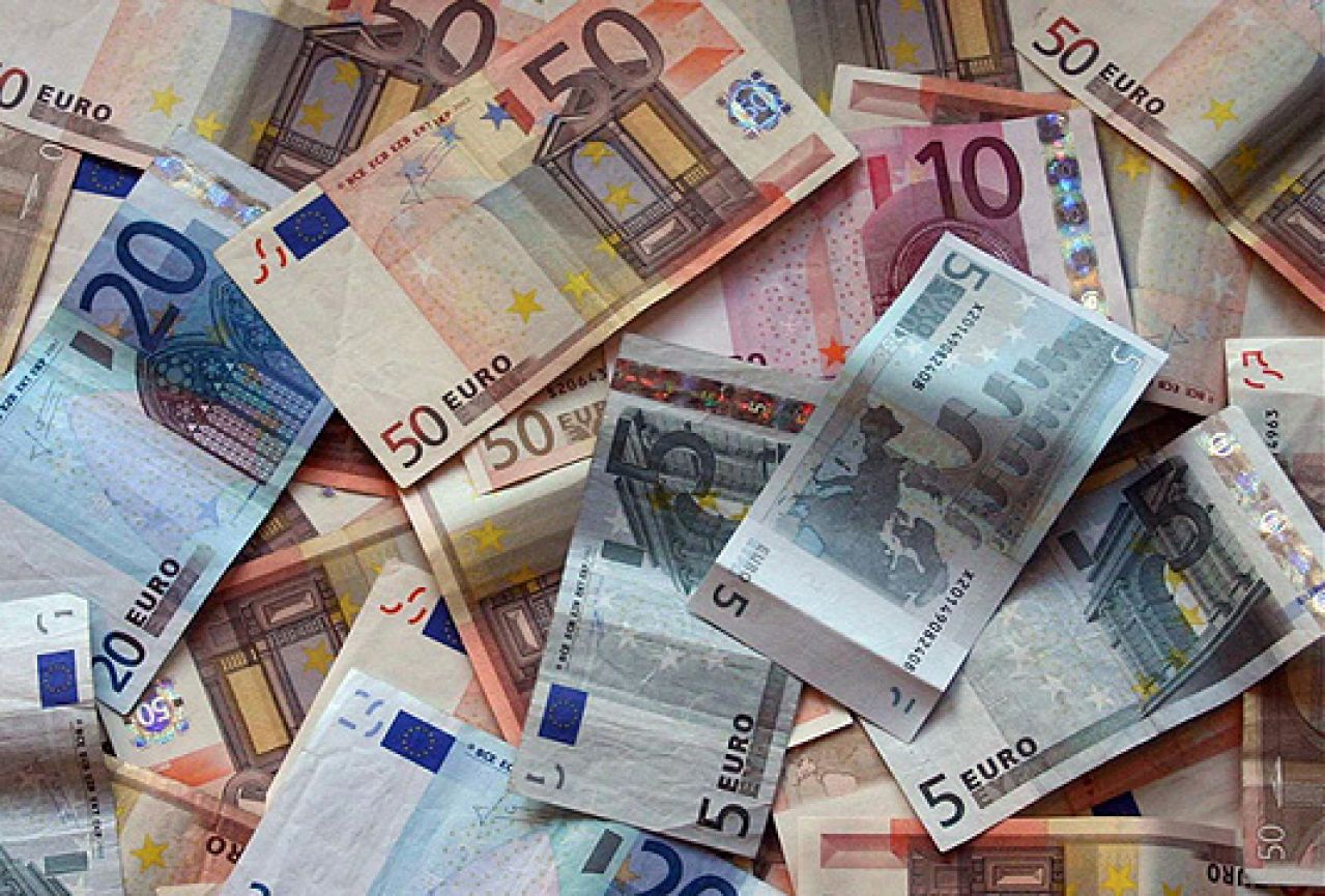 Državljani Hrvatske u Beogradu iznudili 70 tisuća eura